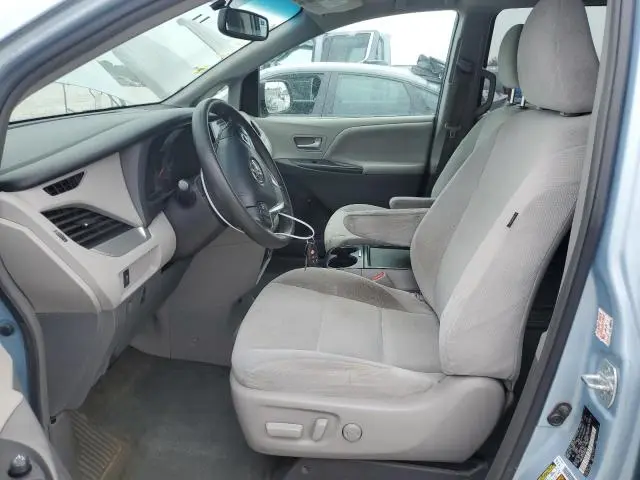 2016 TOYOTA SIENNA LE  