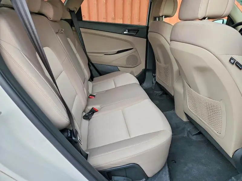 2016 HYUNDAI TUCSON SE  