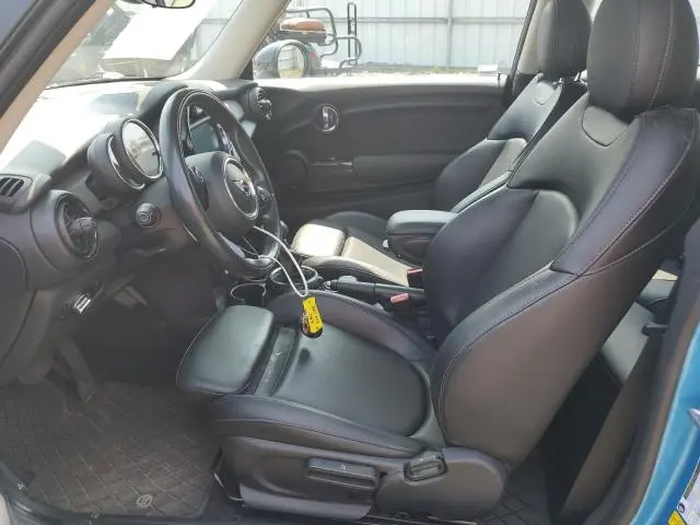 2017 MINI COOPER 