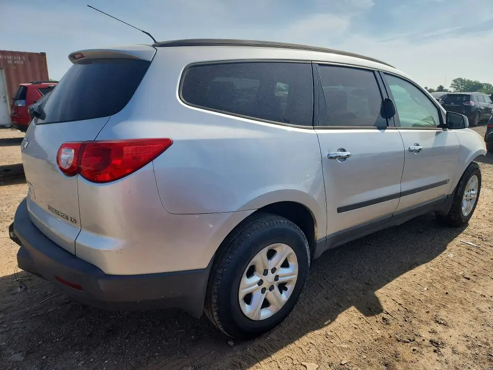2010 CHEVROLET TRAVERSE LS  
