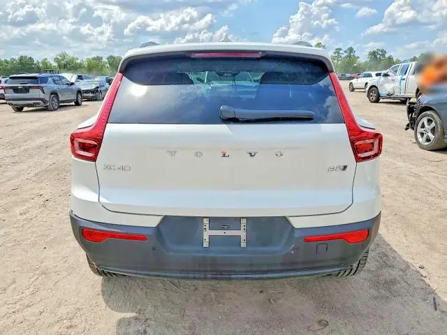 2026 VOLVO XC40 PLUS  