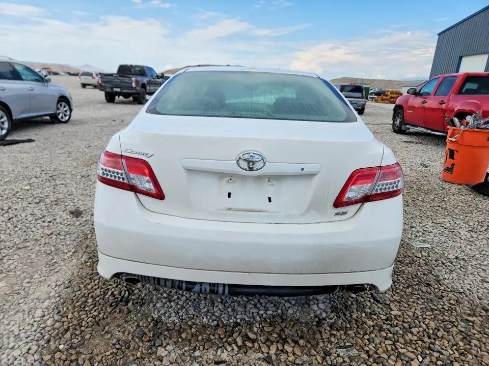 2011 TOYOTA CAMRY SE V6  