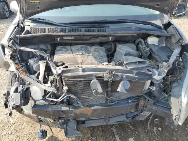 2017 TOYOTA SIENNA SE  