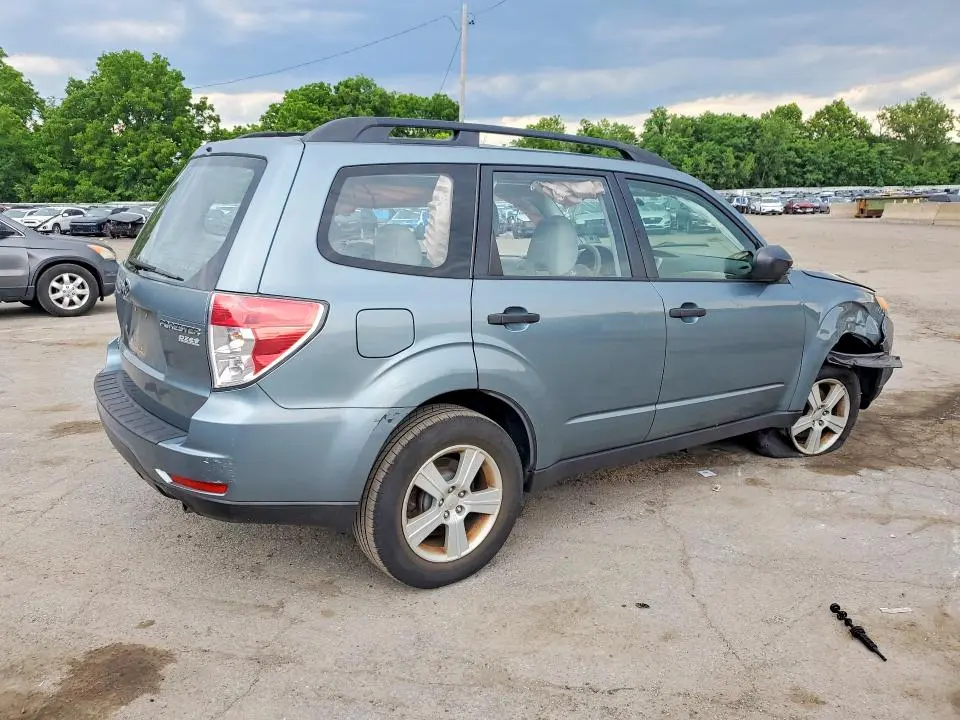 2010 SUBARU FORESTER XS  