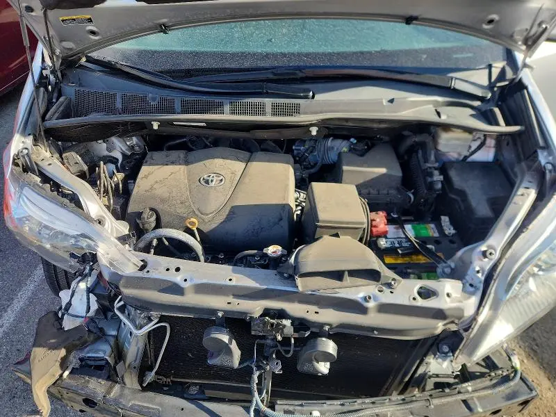 2018 TOYOTA SIENNA XLE 8-PASSENGER  