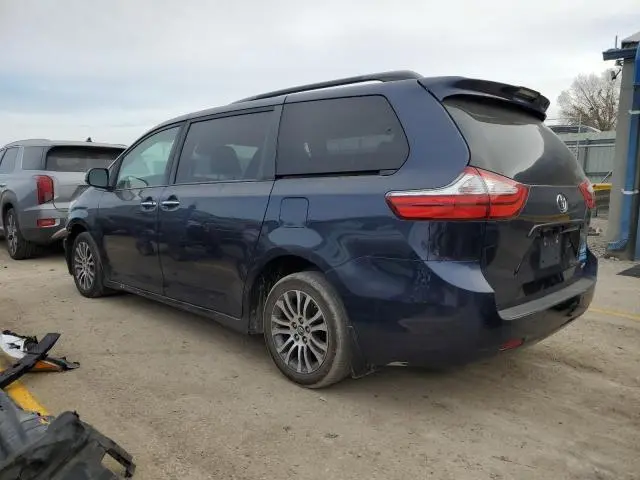 2019 TOYOTA SIENNA XLE  
