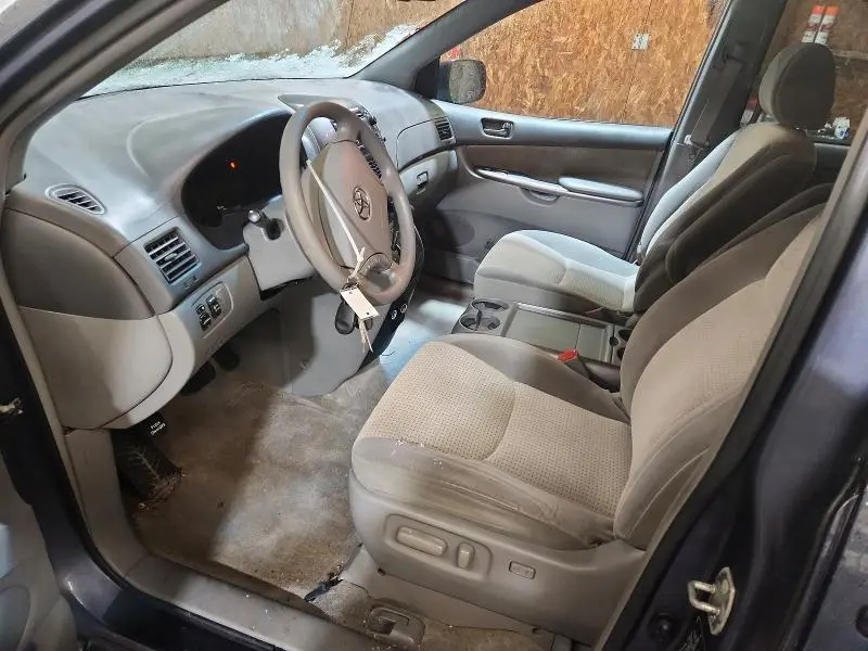 2010 TOYOTA SIENNA CE  