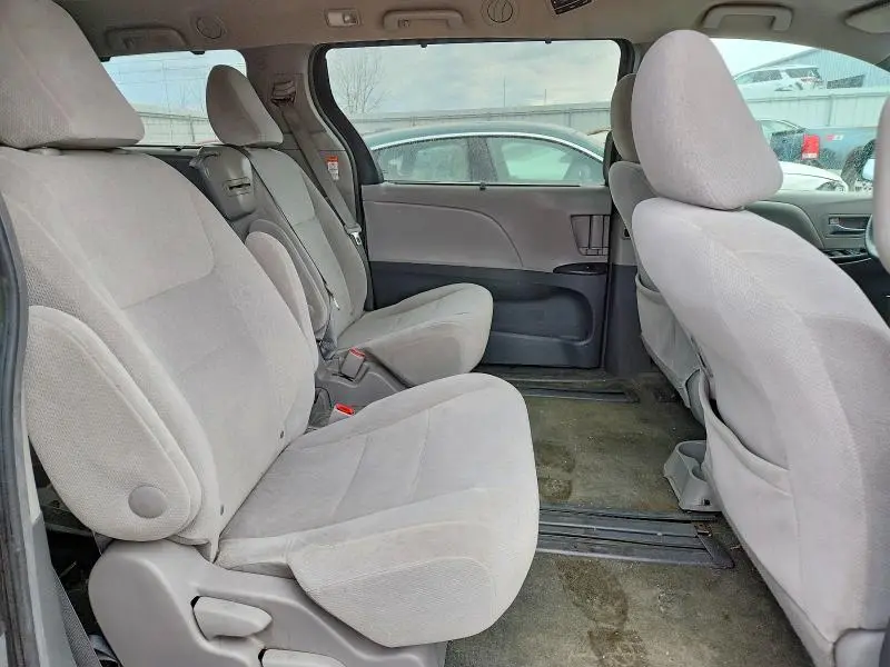 2015 TOYOTA SIENNA LE  
