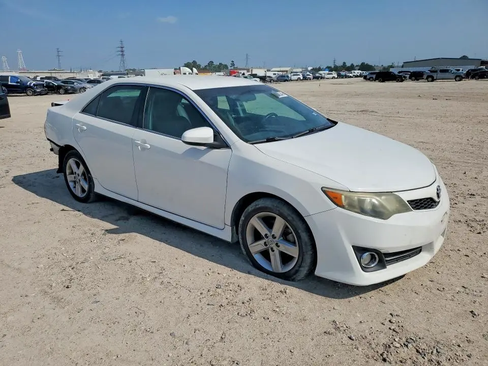 2013 TOYOTA CAMRY SE  