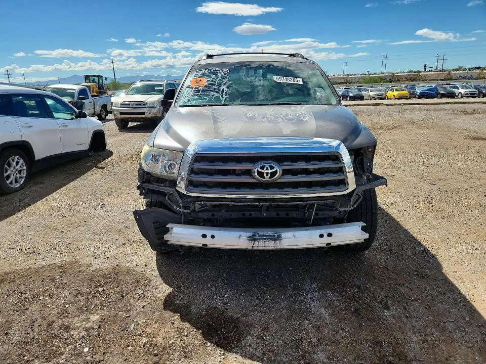 2013 TOYOTA SEQUOIA SR5  