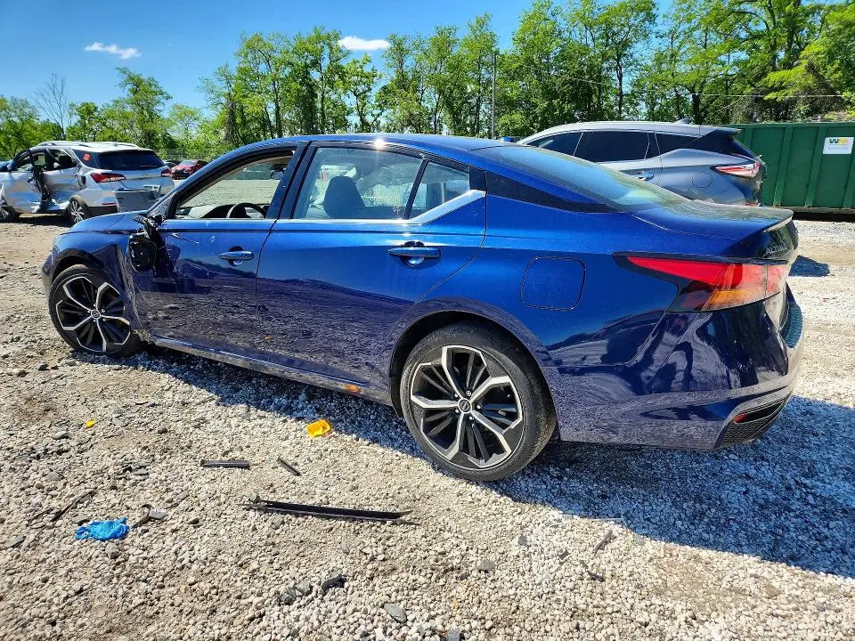 2023 NISSAN ALTIMA SR  