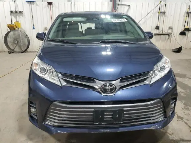 2018 TOYOTA SIENNA XLE  