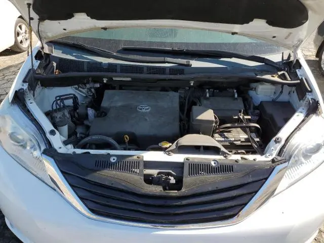 2012 TOYOTA SIENNA LE  