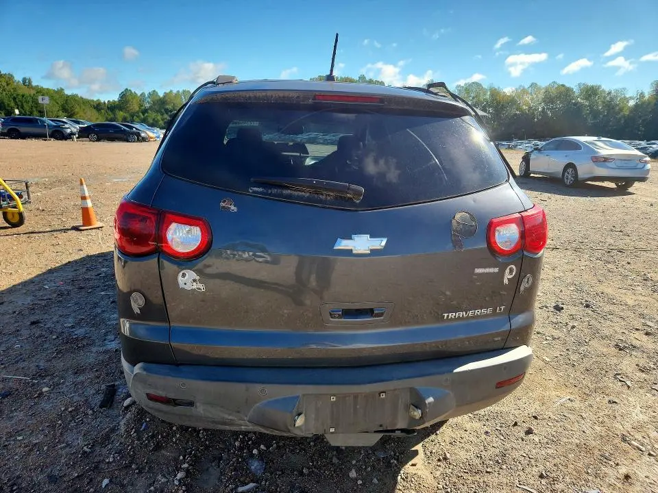 2010 CHEVROLET TRAVERSE LT  