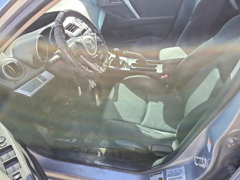 2011 MAZDA 3 S  