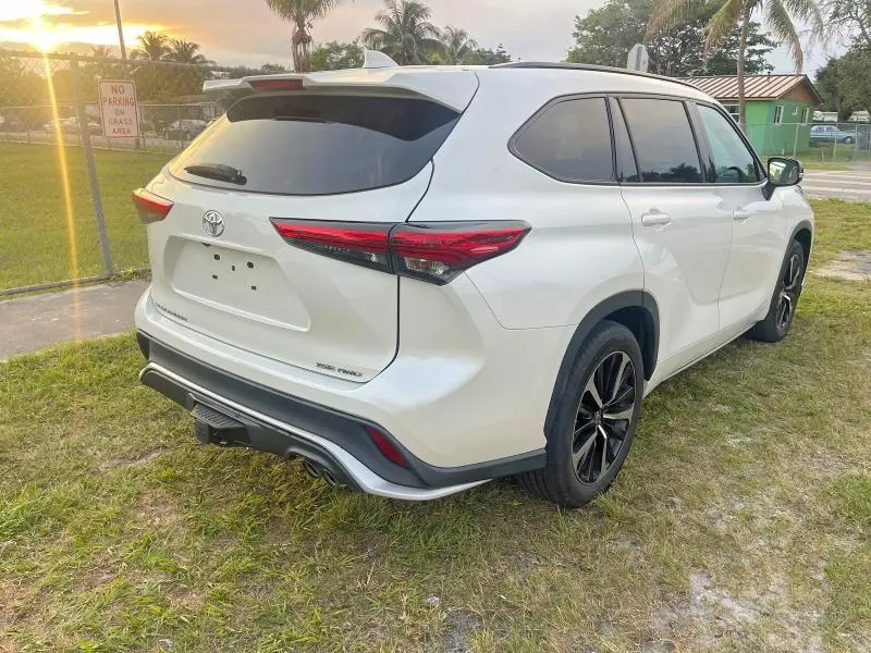 2021 TOYOTA HIGHLANDER XSE  