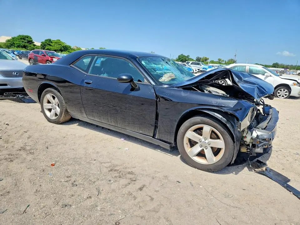 2013 DODGE CHALLENGER SXT  