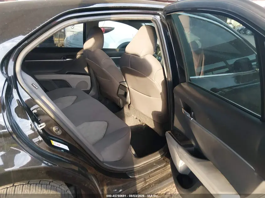 2018 TOYOTA CAMRY LE