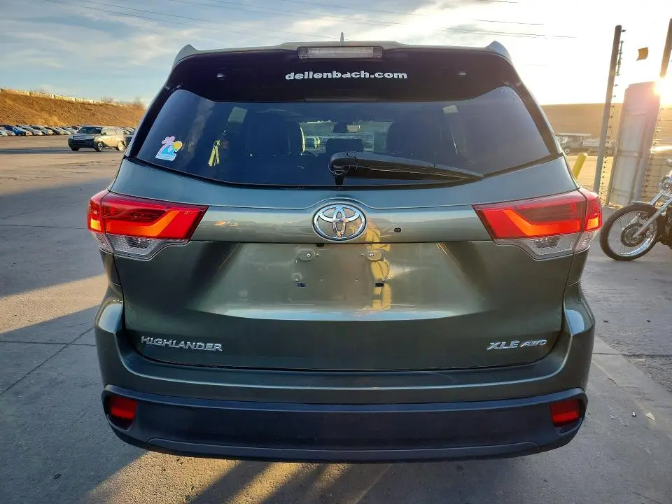 2017 TOYOTA HIGHLANDER SE  