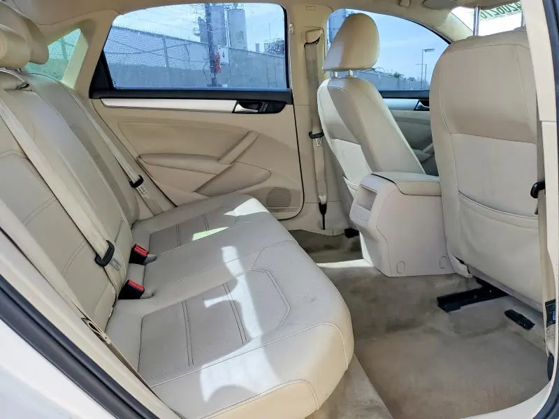 2012 VOLKSWAGEN PASSAT SE  