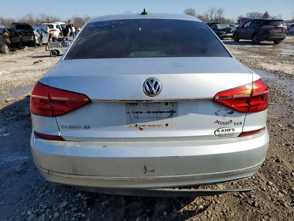 2016 VOLKSWAGEN PASSAT SE  