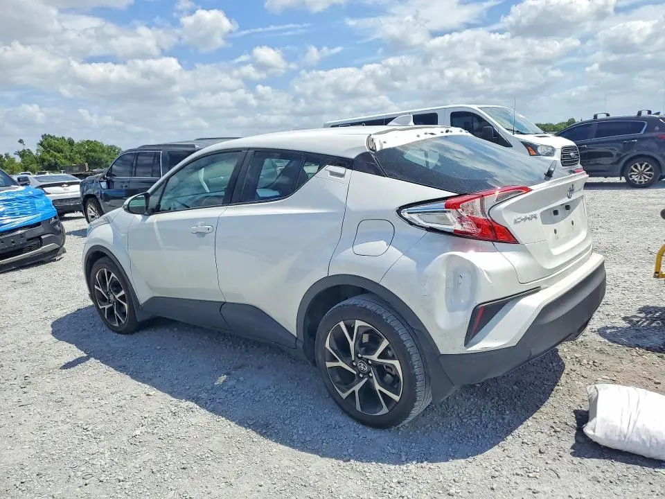2022 TOYOTA C-HR XLE  