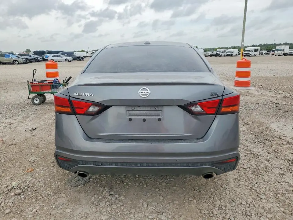 2022 NISSAN ALTIMA SR  