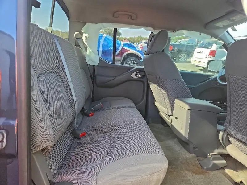 2015 NISSAN FRONTIER S  