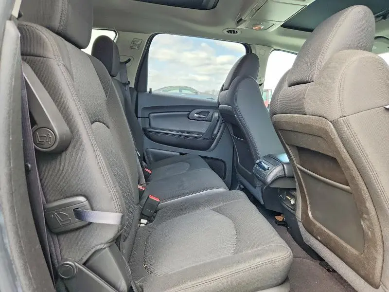 2011 CHEVROLET TRAVERSE LT  