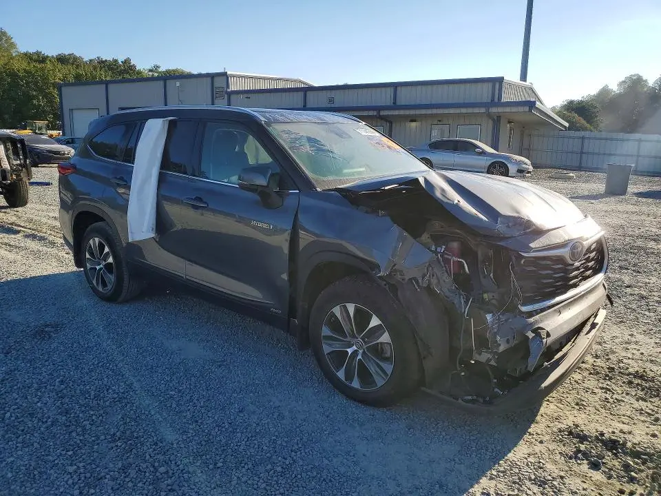 2021 TOYOTA HIGHLANDER HYBRID XLE  