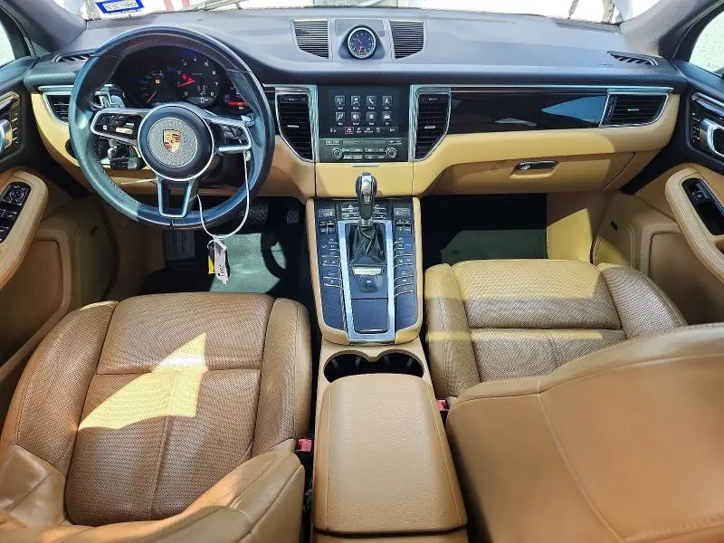 2017 PORSCHE MACAN   