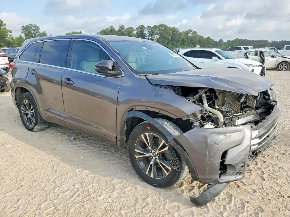 2018 TOYOTA HIGHLANDER LE  