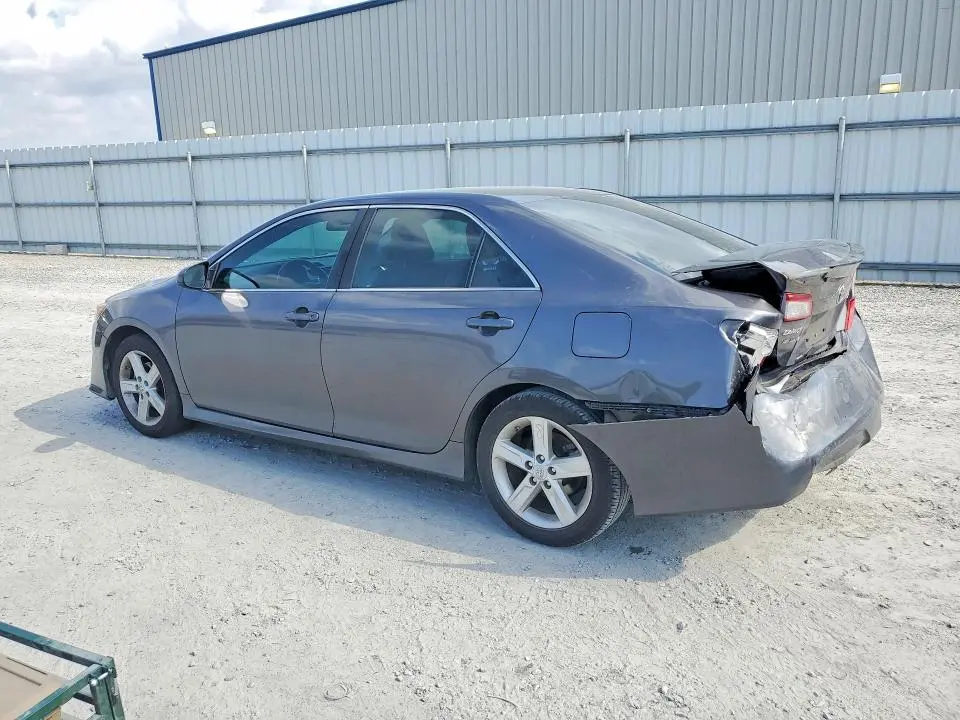 2014 TOYOTA CAMRY SE  