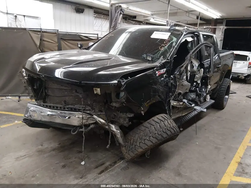 2023 CHEVROLET SILVERADO 1500 4WD  STANDARD BED LT