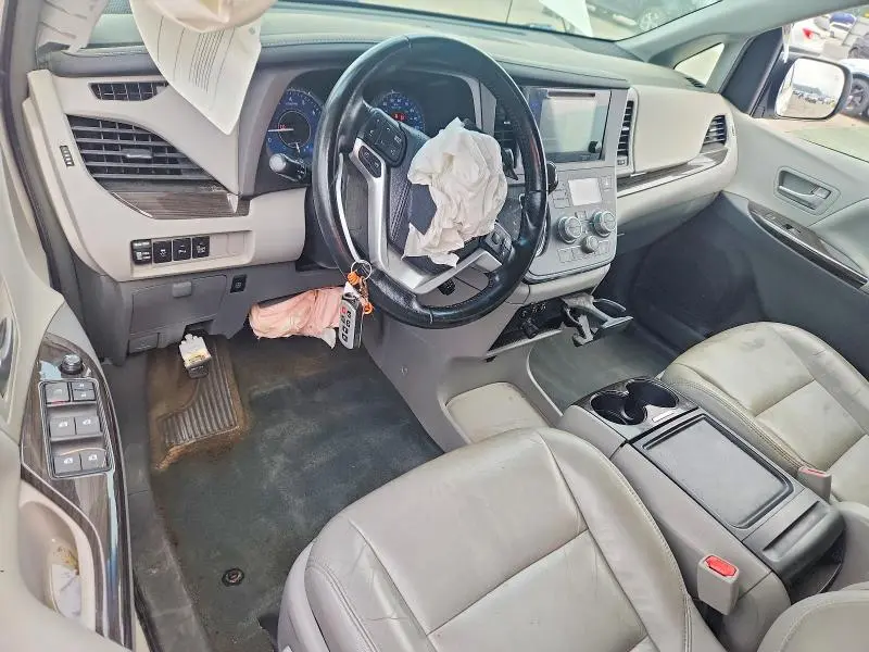 2016 TOYOTA SIENNA XLE 8-PASSENGER  