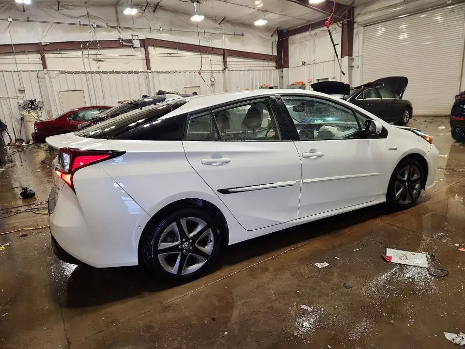 2019 TOYOTA PRIUS XLE  