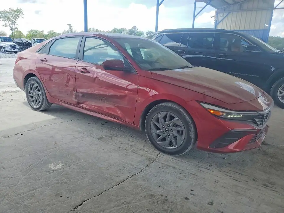 2024 HYUNDAI ELANTRA SEL  