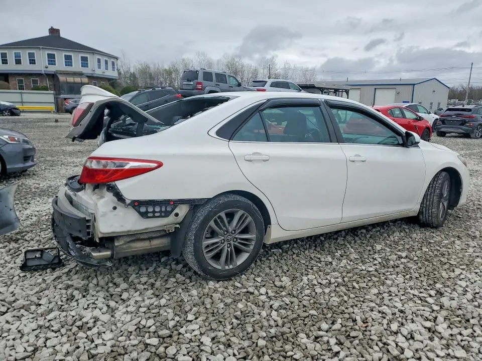 2016 TOYOTA CAMRY SE  