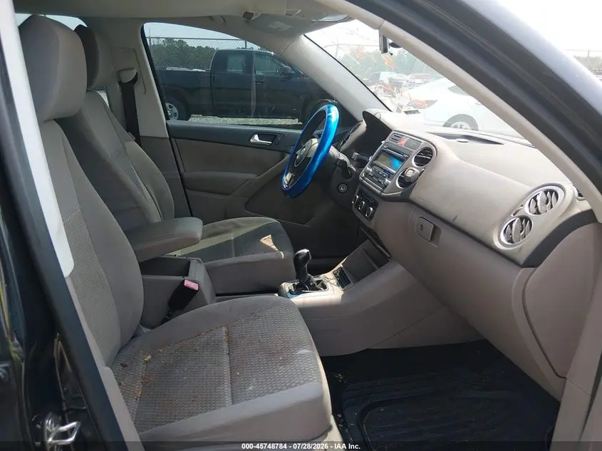2011 VOLKSWAGEN TIGUAN S