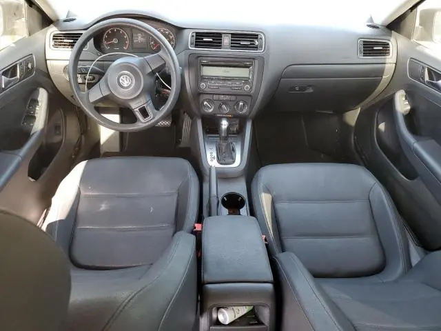 2011 VOLKSWAGEN JETTA SE  