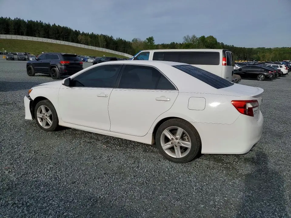 2014 TOYOTA CAMRY SE  