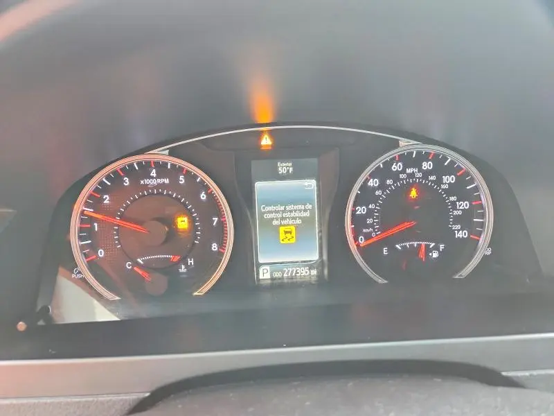 2016 TOYOTA CAMRY SE  