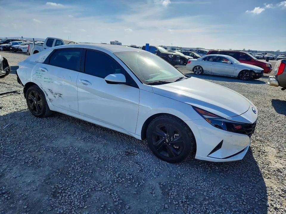2021 HYUNDAI ELANTRA SEL  