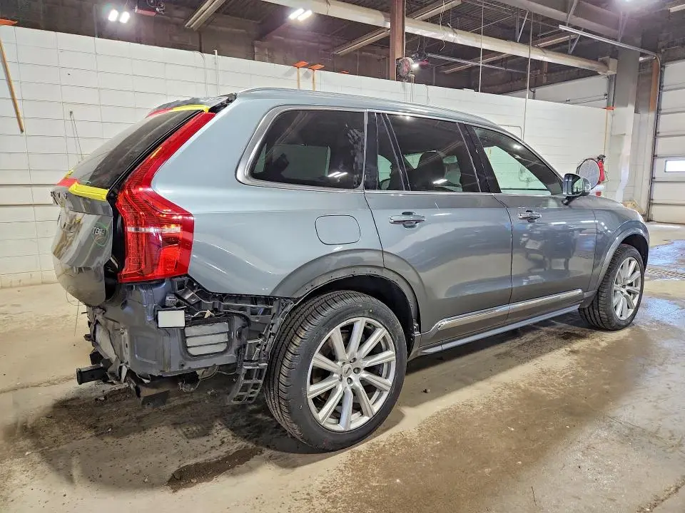 2017 VOLVO XC90 T8  