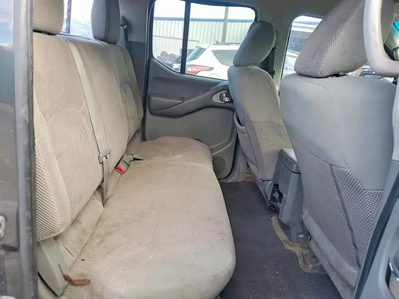 2015 NISSAN FRONTIER SV  