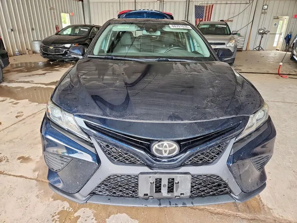 2019 TOYOTA CAMRY SE  