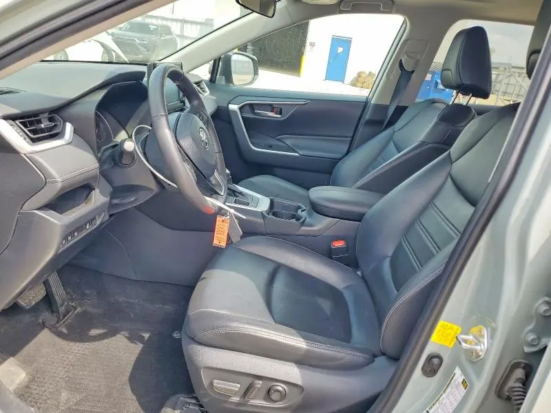2020 TOYOTA RAV4 XLE PREMIUM  