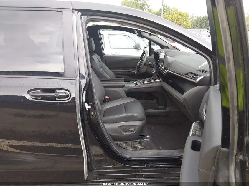 2025 TOYOTA SIENNA WOODLAND EDITION