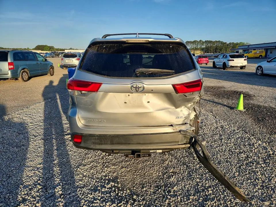 2017 TOYOTA HIGHLANDER XLE  