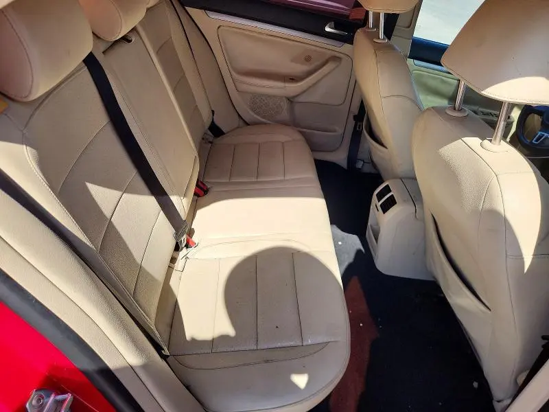 2010 VOLKSWAGEN JETTA   